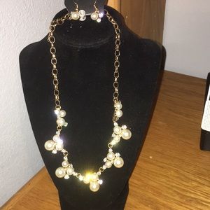 Jewelry Gold with white pearls